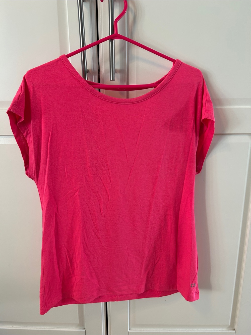 GAP fit Women's Short Sleeve Tee in Bright Pink with open back detail